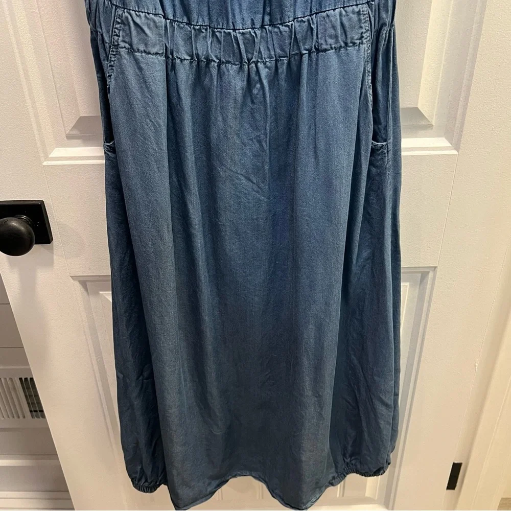 Chambray 100% Lyocell Sleeveless Tie Neck Elastic‎ Waist Dress. Size Medium.